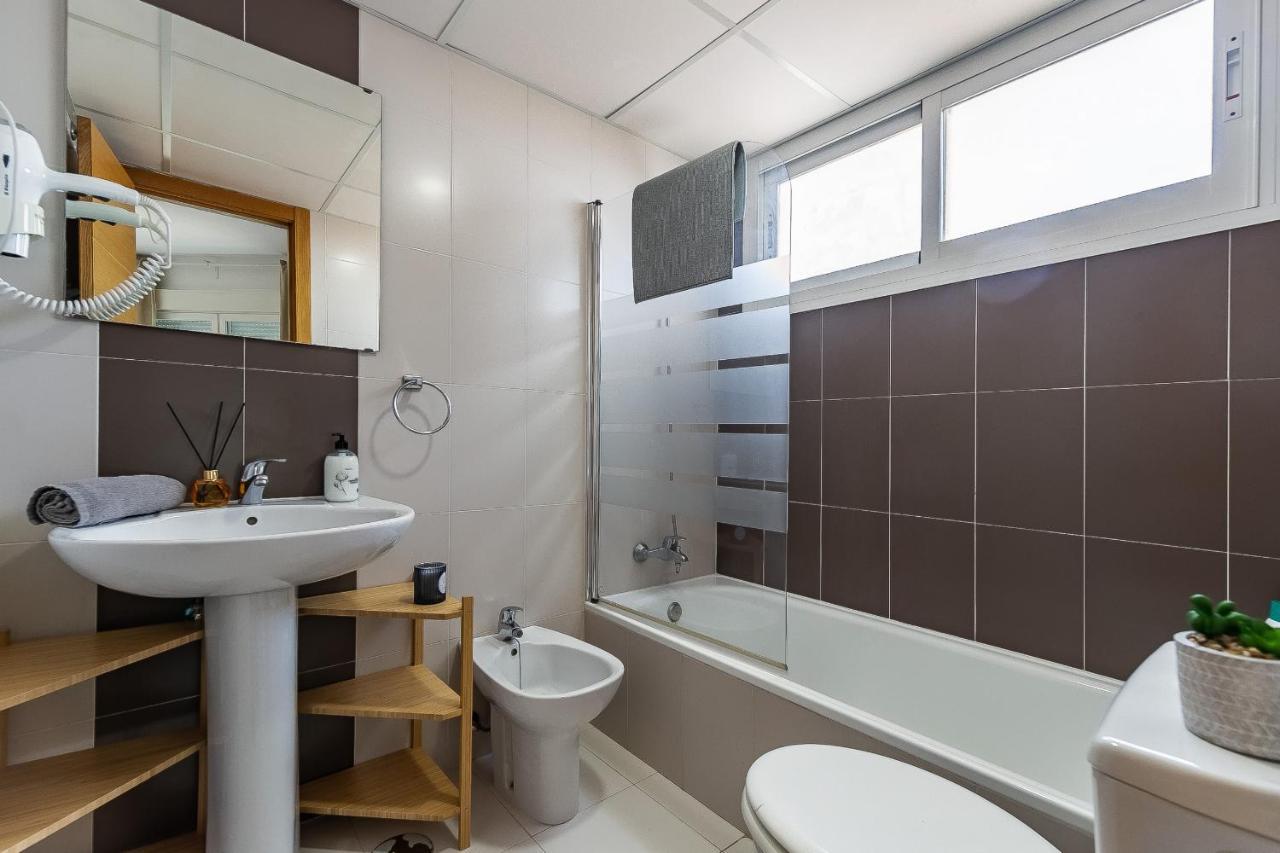 Modern Beach Apartment Valparaiso With Parking مالقة المظهر الخارجي الصورة